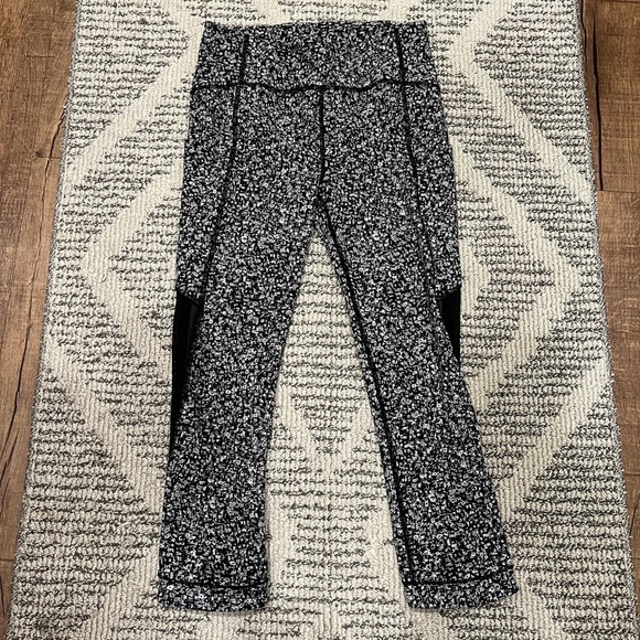 Lululemon Athletica cropped daisy dust leggings - Picture 5 of 12